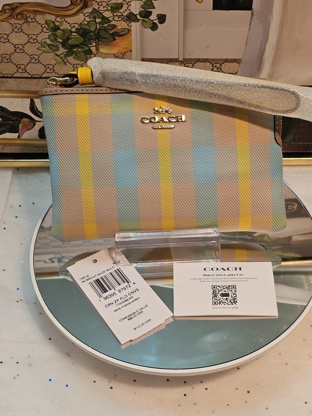 Coach corner zip